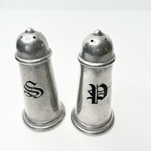 Wilton Armetale Pewter Salt & Pepper Shakers Plough Tavern Pattern Lead Free 4”